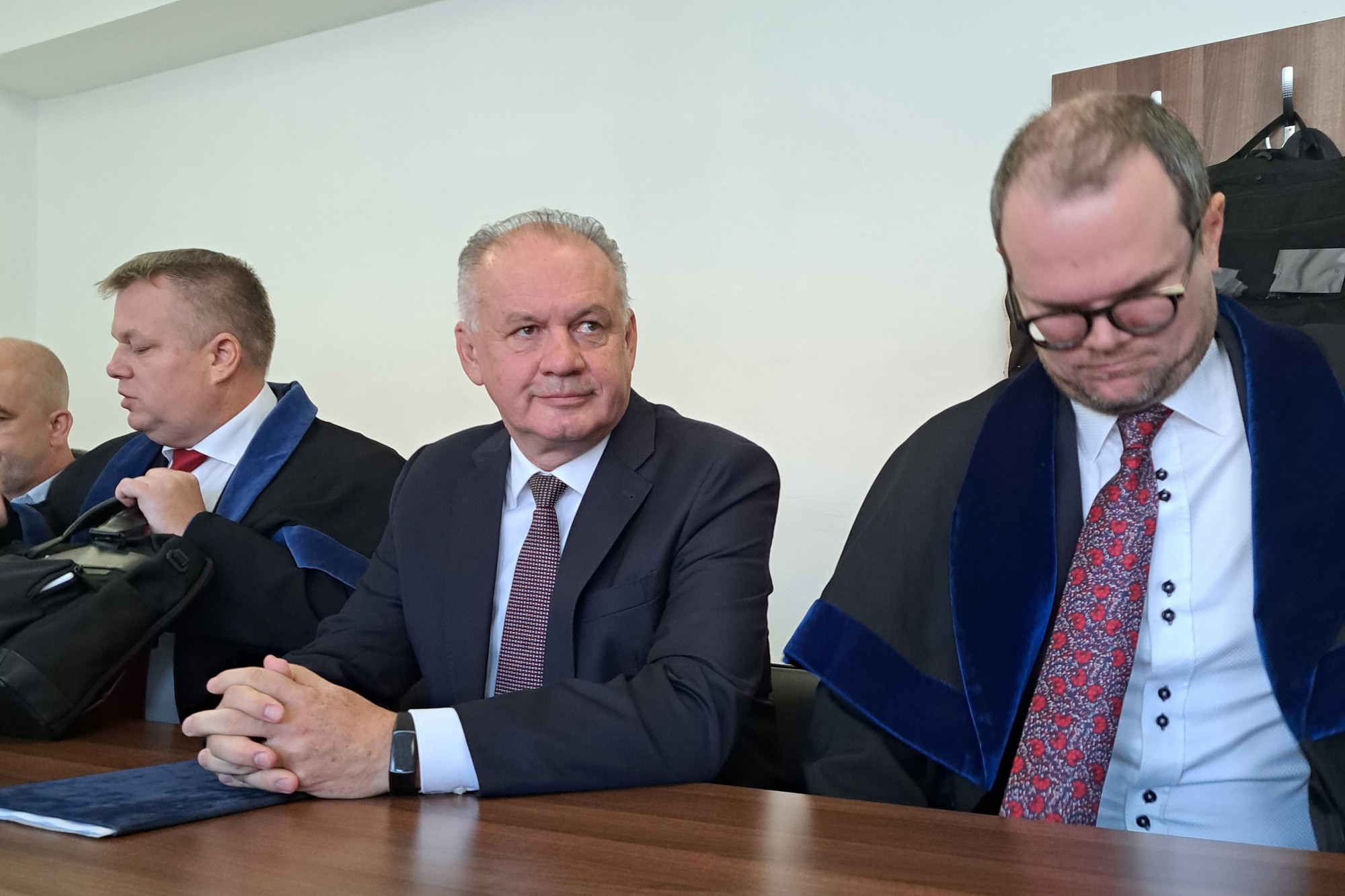 Slovenský exprezident Andrej Kiska po vynesení rozsudku v Poprade v stredu 11. októbra 2023.