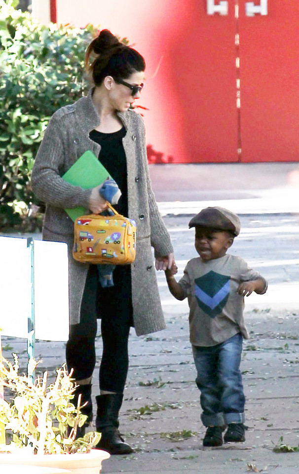Sandra Bullock odbiera swojego syna ze szkoły/ Agnecja Forum Gwiazd