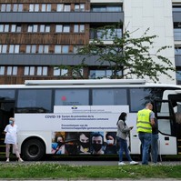 Covid-19 szűrőbuszokon is tesztelheti magát: itt a "menetrend"