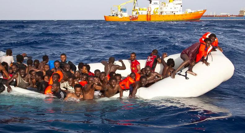 Lors-operation-sauvetage-migrants-large-Lampedusa-association-SOS-Mediterranee-18-avril-2016 0