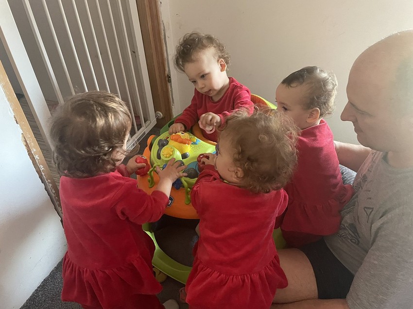 Otac četvorki Đorđe Gaćeša veruje da transplantacija matičnim ćelijama može da donose boljitak njegovoj deci i da je neophodno da što pre bude urađena