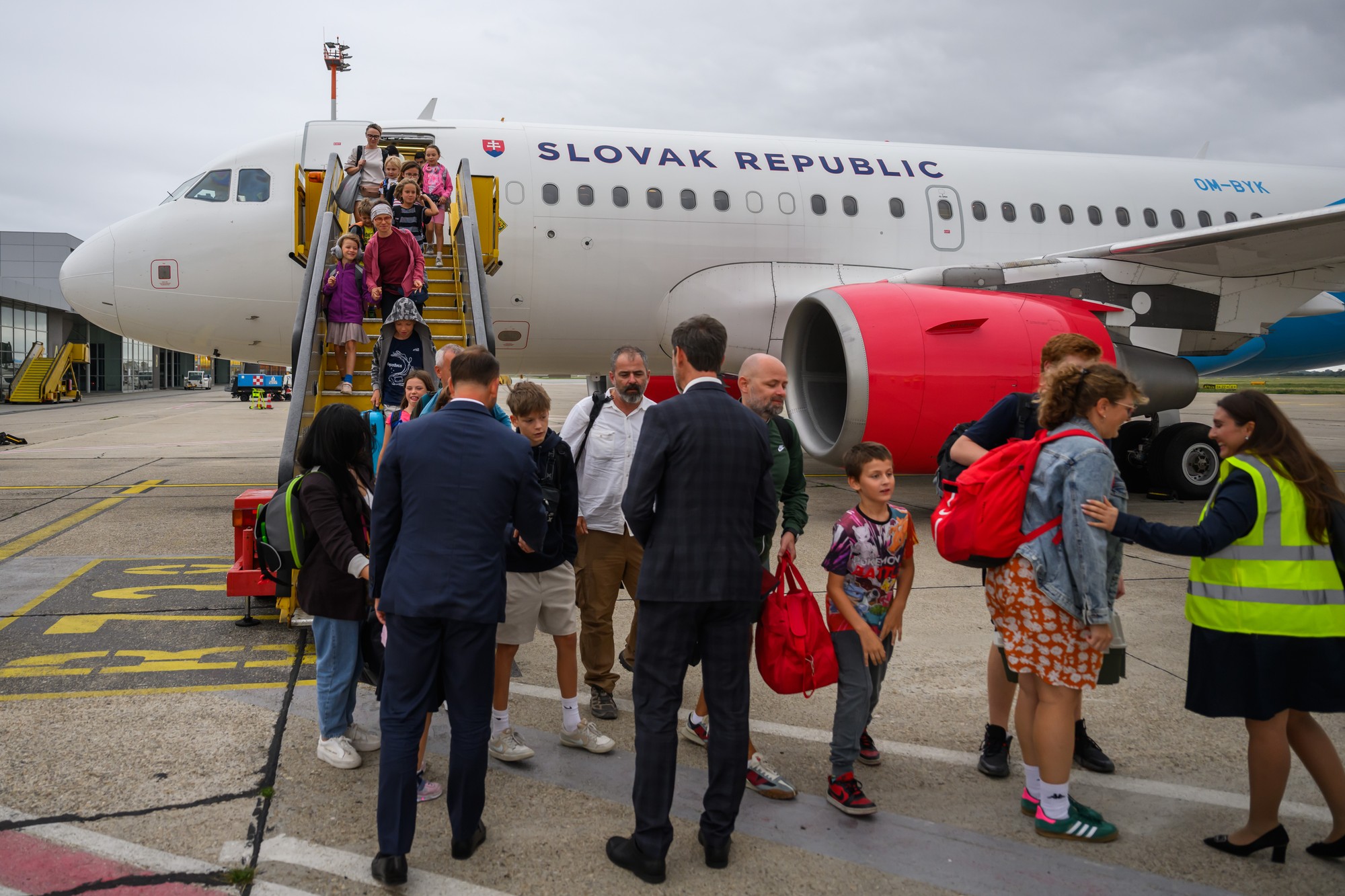 Z Blízkeho východu prileteli prví evakuovaní občania SR spolu s občanmi ďalších krajín.