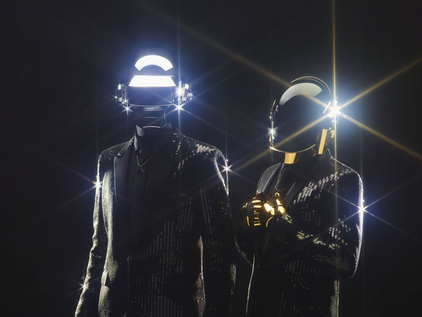 Daft Punk w masce na scenie