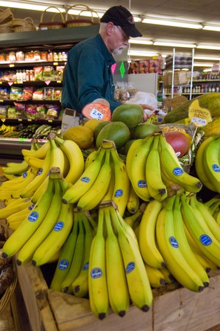 Unia kończy z regulowaniem krzywizny ogórka i banana