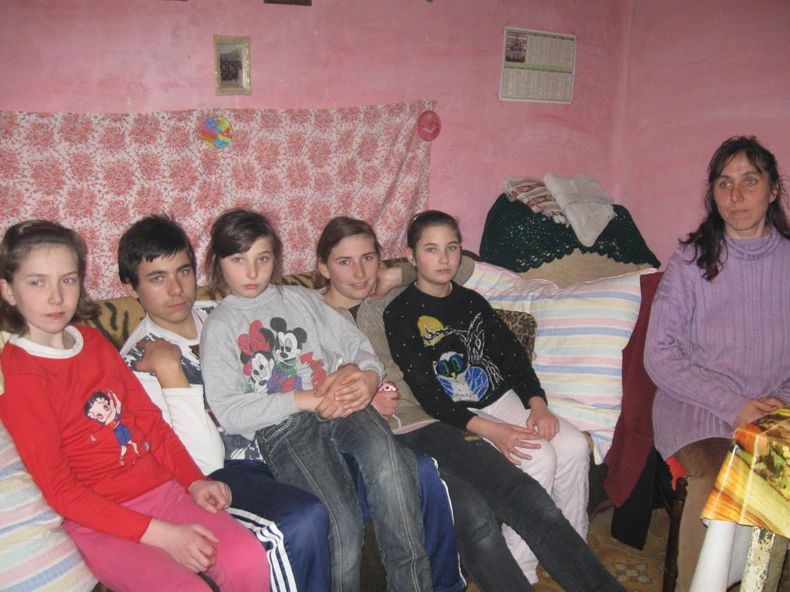 317660_petrovski-deca-i-majkaap