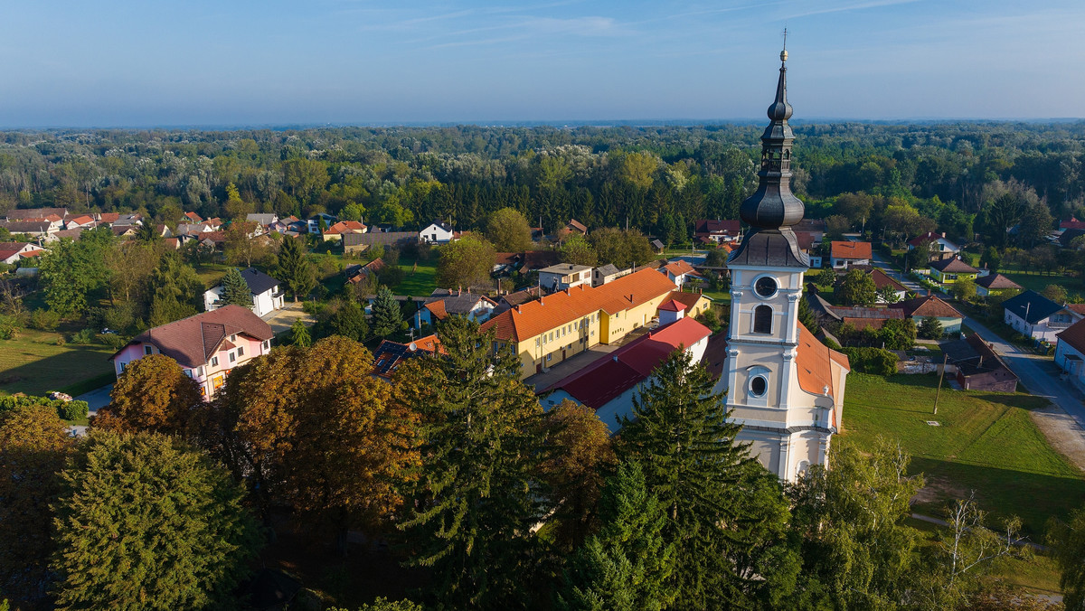 Malownicze miasteczko w Chorwacji sprzedaje domy za jedyne 57 groszy — ale jest pewien haczyk