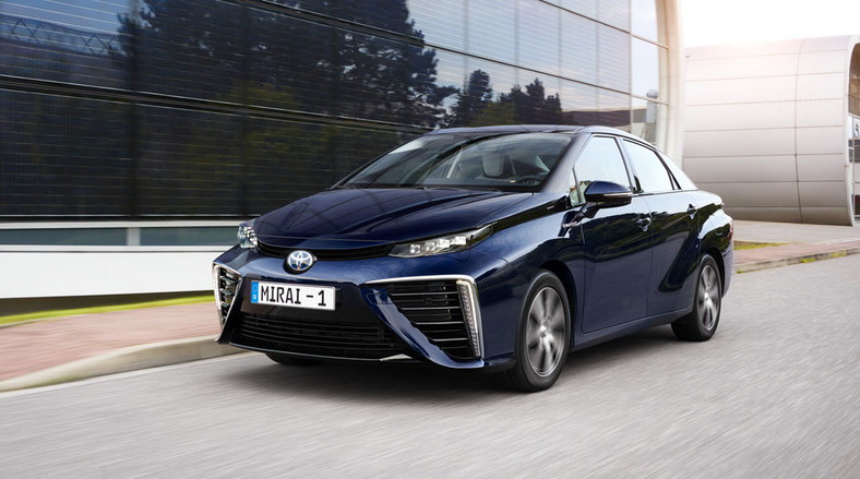 Toyota Mirai - zatankuj wodór i ruszaj w drogę.