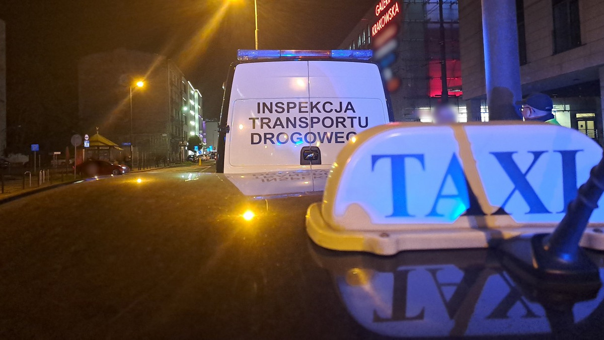 Nocne kontrole taksówek na aplikację w Małopolsce. Posypały się mandaty