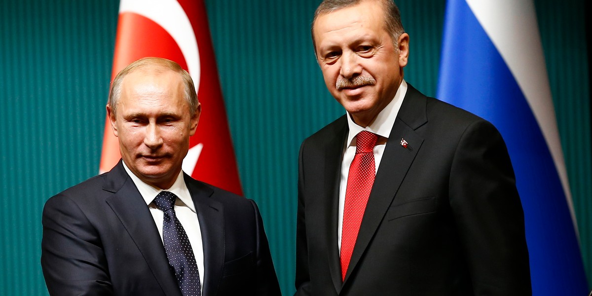 Russia's President Vladimir Putin (L) shakes hands with Turkey's President Tayyip Erdogan after a news conference at the Presidential Palace in Ankara December 1, 2014.