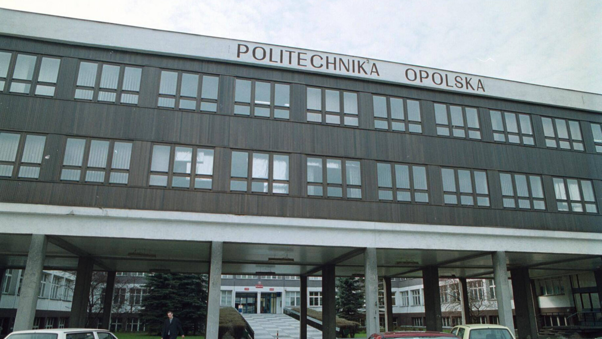 Nauczycielskie Kolegium Języków Obcych znalazło się w strukturach Politechniki Opolskiej. Dzięki temu uczelnia zyskała siódmy wydział - podaje Radio Opole.