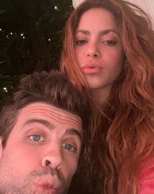 Gerard Piqué vymenil Shakiru za mladšiu ženu.