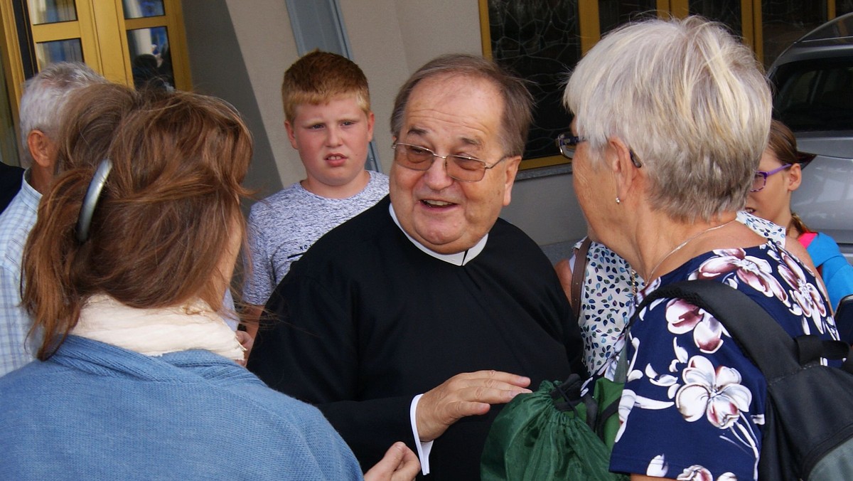 Ojciec Tadeusz Rydzyk w najnowszym wywiadzie dla "Naszego Dziennika" nie wykluczył, że zerwie z dotychczasową polityką przemilczania krytyki i skieruje część spraw do sądów oraz prokuratur. To efekt m.in. ostatnich słownych ataków na jego osobę oraz Radio Maryja po skandalicznej wypowiedzi na temat pedofilii.