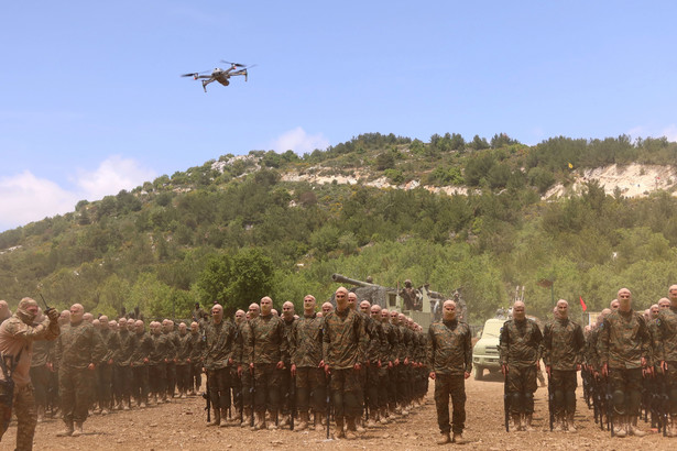 Hezbollah ostrzeliwuje Izrael. 25 rakiet i atak dronami na posterunek armii