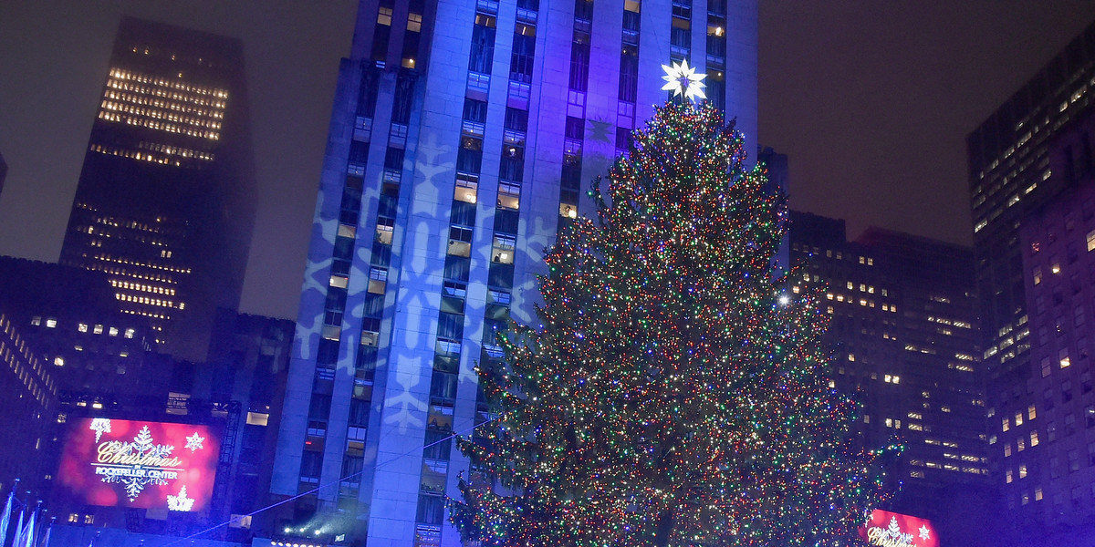NYPD arrest man carrying gas canister and matches at Rockefeller Center