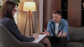 Zdrowie psychiczne Polaków a gospodarka: raport Instytut Psychologii PAN pokazuje, iż większą barierą niż pieniądze są przekonania [WYWIAD]