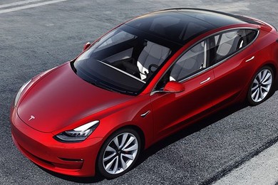 Auta elektryczne niszczą drogi bardziej niż spalinowe. Naukowcy pokazali wyliczenia