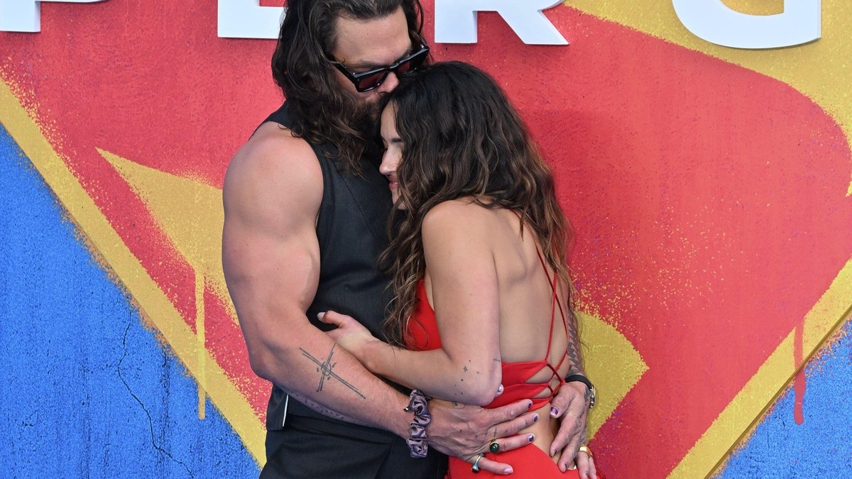 Jason Momoa a Adria Arjona na červenom koberci. Zdroj: Nils Jorgensen/Alamy Live News, Londýn, Spojené kráľovstvo. 18. júna 2026