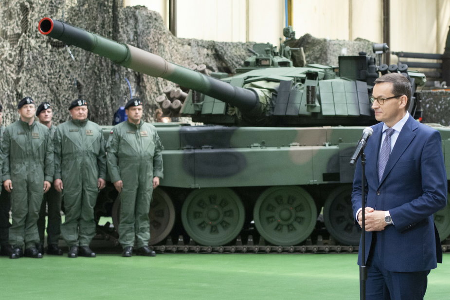 Podpisanie umowy na unowocześnienie czołgu T-72. Wizyta premiera w siedzibie Bumaru