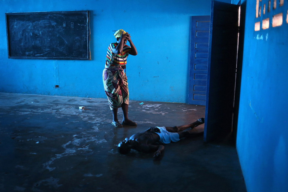 Nagroda L’Iris d’Or oraz tytuł Fotografa Roku - John Moore z USA - Wydarzenia bieżące: "Kryzys związany z wirusem Ebola w stolicy Liberii" 