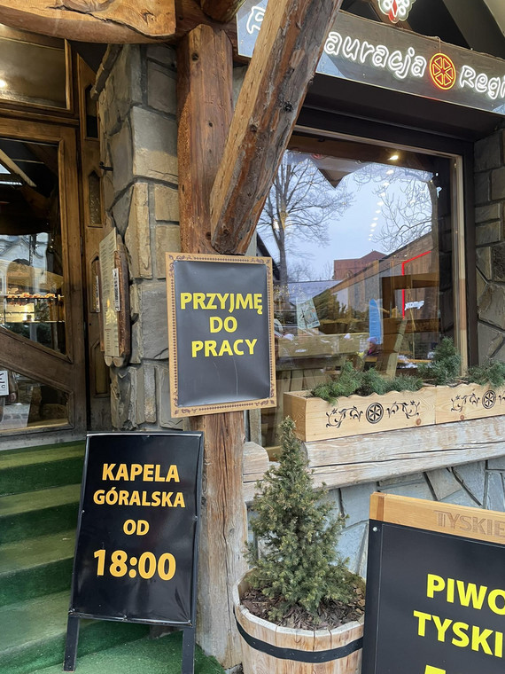 Wiele restauracji na Krupówkach szuka pracownika