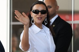 Irina Šajk stigla u Kan u NAJČUDNIJOJ SUKNJI NA SVETU, a na nogama NAJOMRAŽENIJE CIPELE: "Ne bih ovo obukla ni za milion godina!"