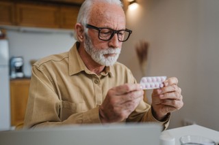 Darmowe leki dla seniorów w 2026 roku. Kto wystawi receptę z symbolem „S” uprawniającym do bezpłatnego wydania leku?