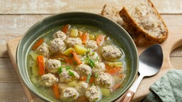 pyszny obiad na niedzielę. podajemy przepis, ty gotujesz. zachwycająca zupa klopsikowa