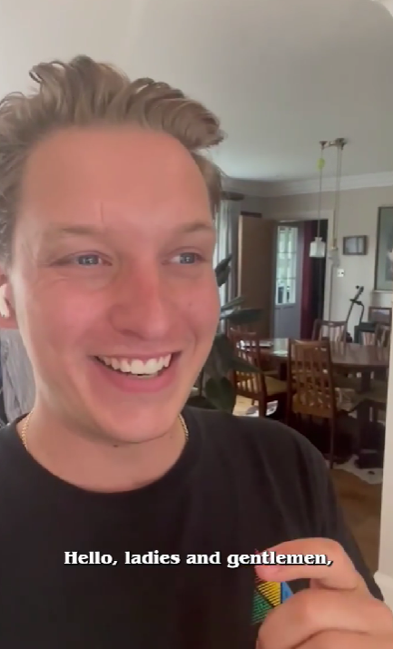 Spevák George Ezra.