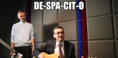 Pokazali Morawieckiego z gitarą. I zaczęło się, internet oszalał