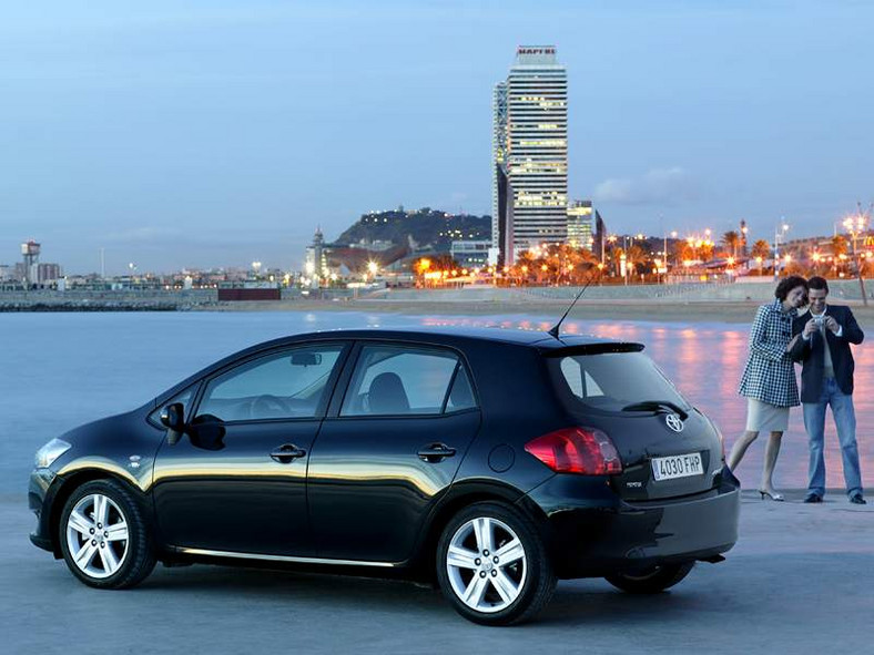 Toyota Auris dostane nové motory 1,6 Valvematic (97 kW) a 1,8 Valvematic (108 kW) a inovované turbodiesely