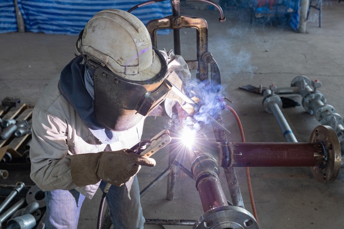 Polski PMI pozytywnie zaskakuje, ale ciągle jest poniżej kluczowej granicy