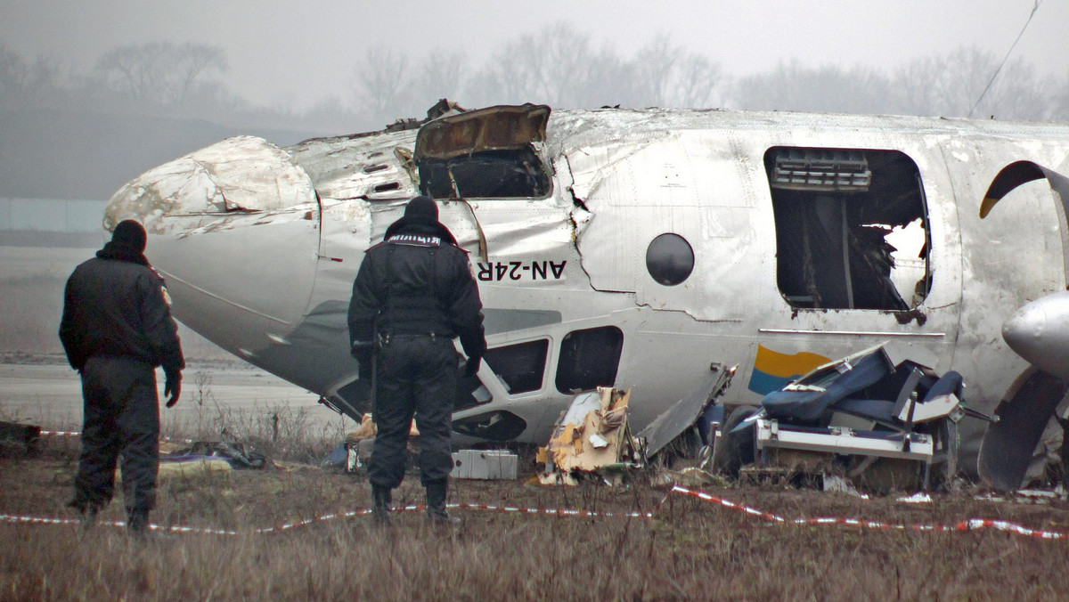 Prokuratura nie wyklucza, że środowa katastrofa samolotu w Doniecku była efektem zamachu terrorystycznego - podaje agencja Interfax.