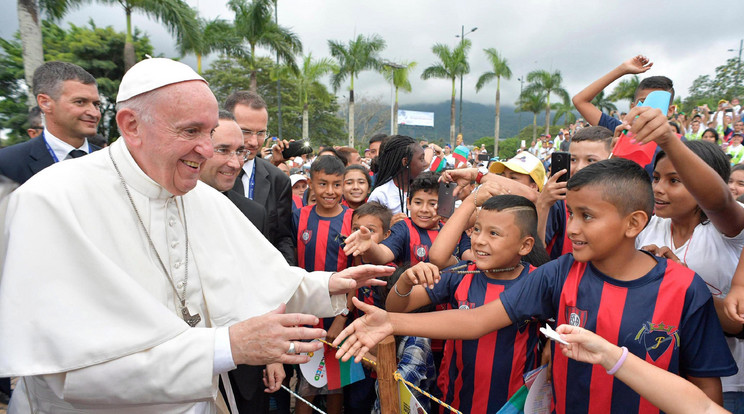 A római katolikus egyházfőt ezrek köszöntötték ötnapos látogatásán /Fotó: MTI