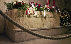 Kontrowersje wokół ekshumacji. Episkopat: Katastrofa smoleńska była tragedią, która dotknęła cały naród