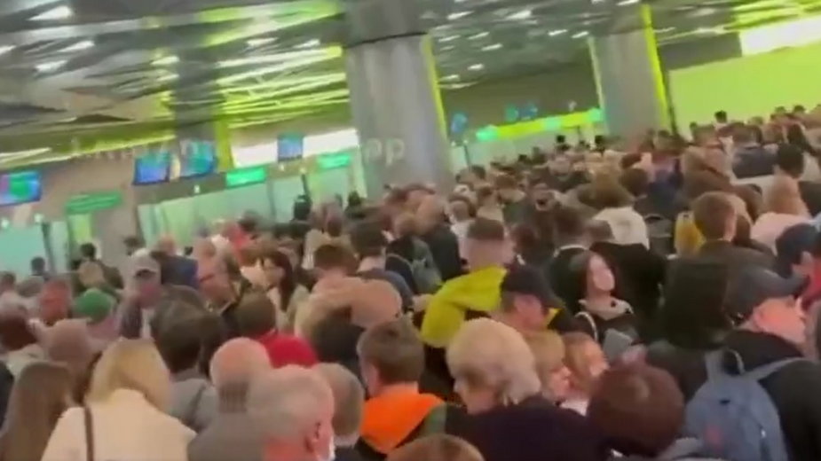 Tłumy na podmoskiewskim lotnisku Wnukowo