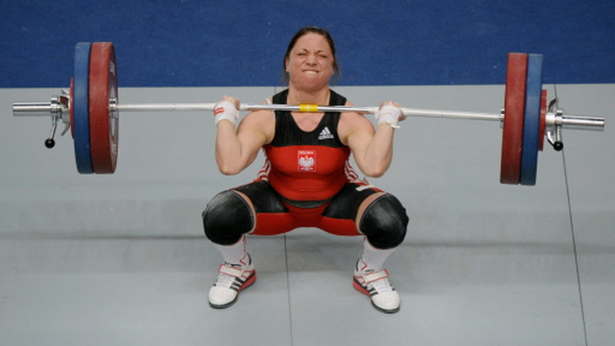 Aleksandra Klejnowska-Krzywańska (Zawisza Bydgoszcz) uzyskała w dwuboju 205 kg i zajęła 12. miejsce w mistrzostwach świata w podnoszeniu ciężarów w hali Dome Disney Village pod Paryżem. Zwyciężyła Białorusinka Anastazja Nowikawa z rezultatem 237 kg.