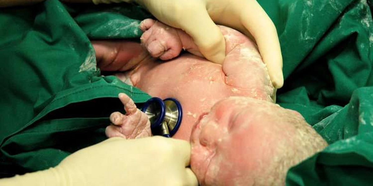 Pijana lekarka pocięła dziecko przy porodzie