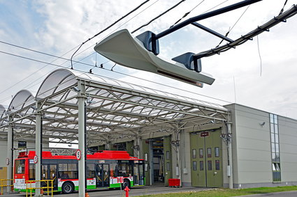 Ustawa o elektromobilości już działa. Samorządy chcą również autobusów na gaz