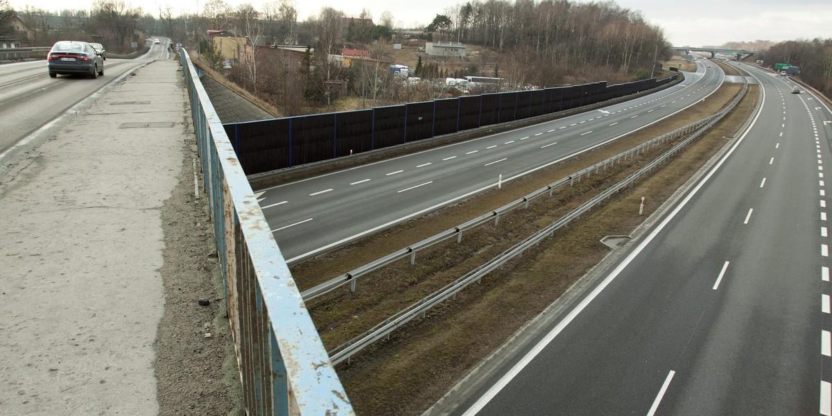 Nastolatek chciał skończyć z wiaduktu na autostradzie