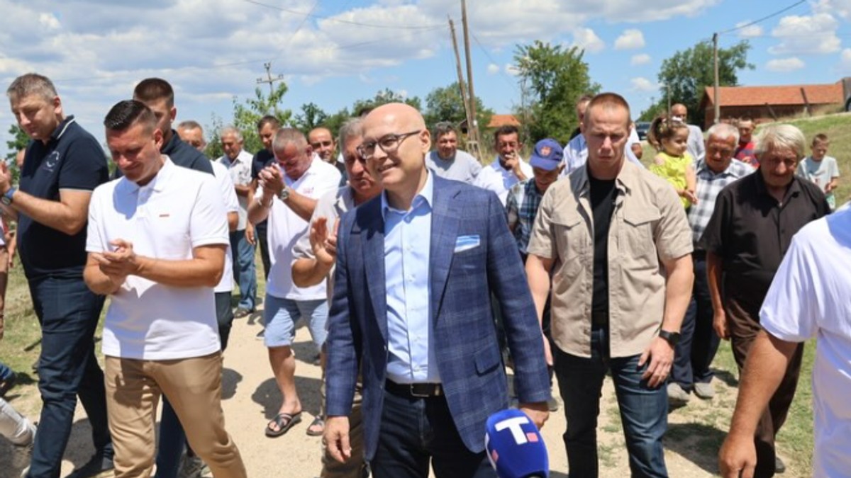 Miloš Vučević obišao novi asfaltni put u selu Mramorac
