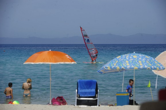 Na svakoj plaži mora da postoji deo za turiste koji ne žele da iznajmljuju ležaljke