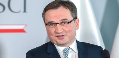 Minister wymyślił, jak bezkarnie łamać konstytucję? Wykiwał wszystkich