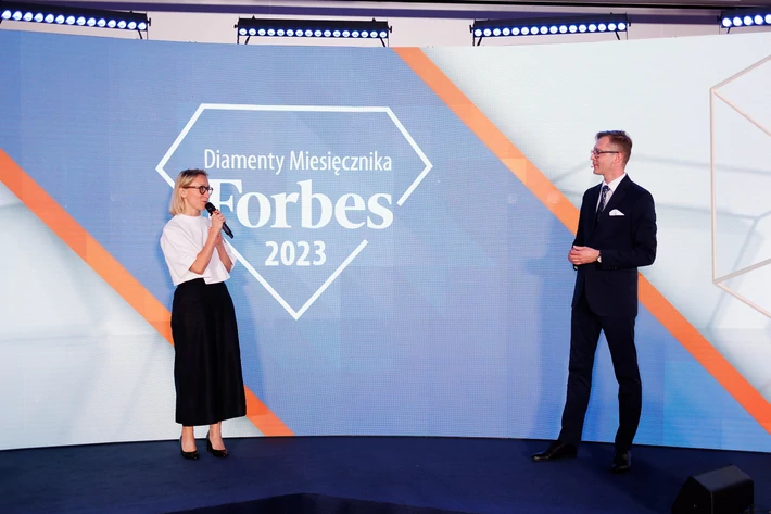 Galę z ramienia Forbesa poprowadzili Katarzyna Dębek, zastępca redaktora naczelnego Forbes Polska oraz Krzysztof Nakonieczny. 