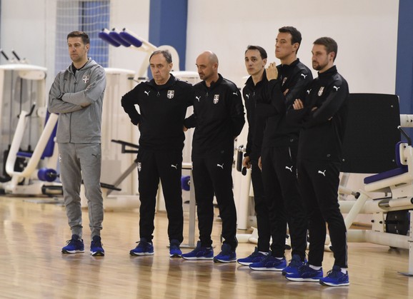 Mladen Krstajić sa članovima stručnog štaba