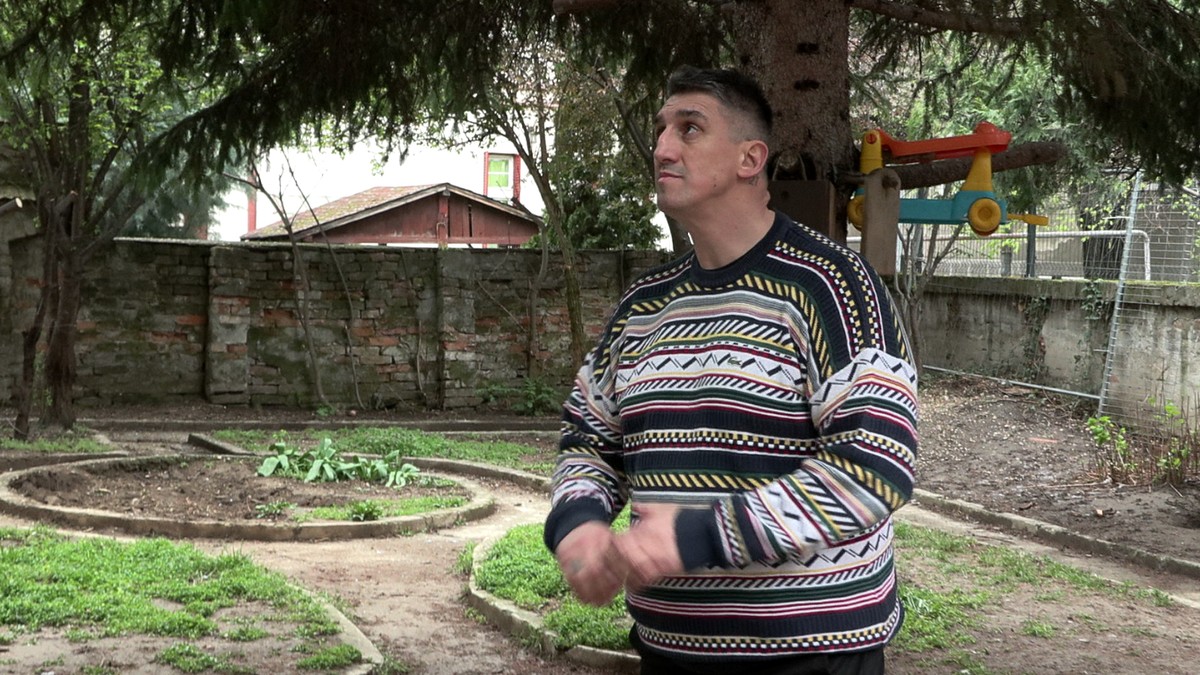 Kristijan Golubović ispred kuće Stele Savić