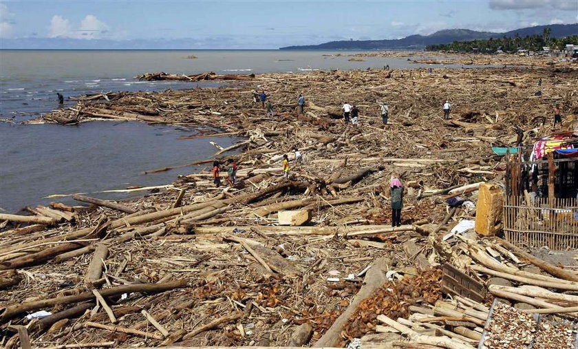 Horror na Filipinach. Ponad tysiąc osób zaginionych po powodzi