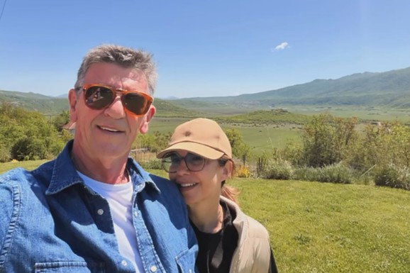 "NI NA NEBU, NI NA ZEMLJI" Nataša Ninković u zagrljaju supruga Nenada: Uživaju u pravom raju, a od pogleda iz spavaće sobe zastaje dah