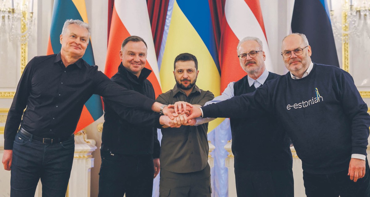 Prezydenci: Gitanas Nauseda (Litwa), Andrzej Duda (Polska),Wołodymyr Zełenski (Ukraina), Egils Levits (Łotwa)i Alar Karis (Estonia). Kijów, 13 kwietnia 2022 r.