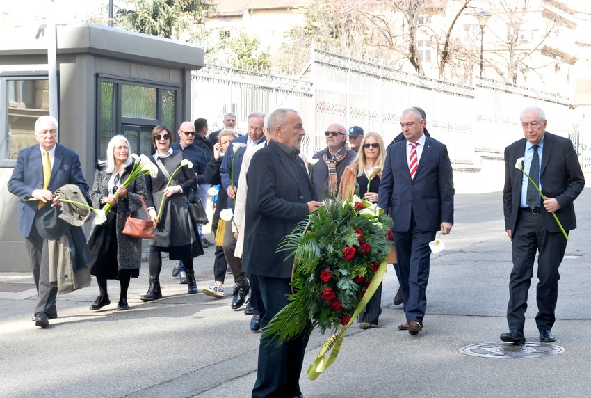 Ministri u vladi Zorana Đinđića odali poštu ubijenom premijeru Srbije 