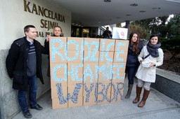 Podpisy w sprawie sześciolatków złożone w Sejmie. To rodzic zdecyduje, czy dziecko ma iść do szkoły?